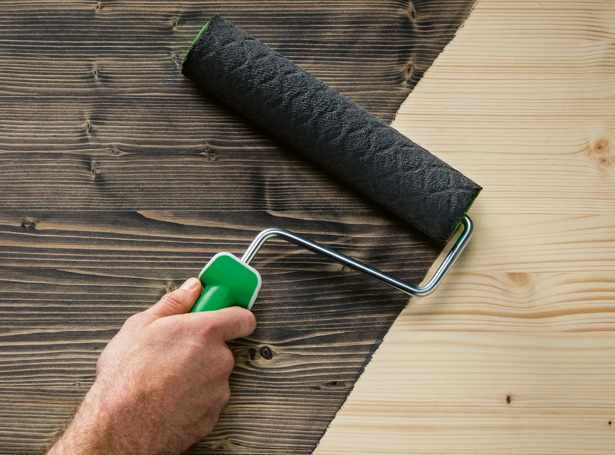 APP-TOOLS-Anwendung_Streichen_Holz_85128